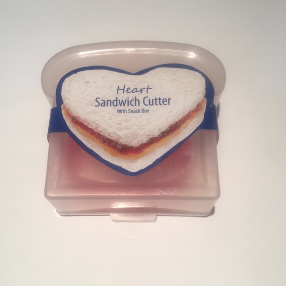 NWT Sandwich container & heart cutter - Picture 6 of 14
